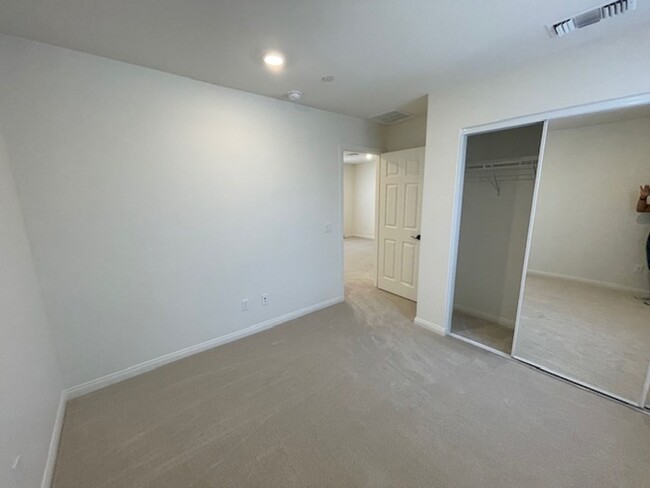 Building Photo - Brand New Condo Over 2000 sq feet in Ontario