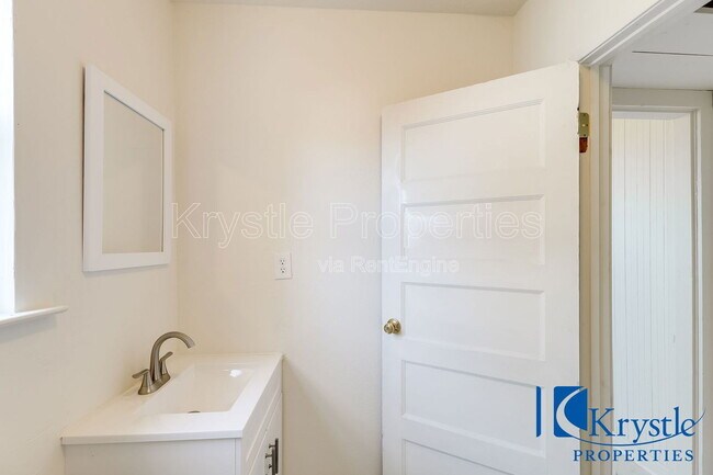 Building Photo - 547 Porter St