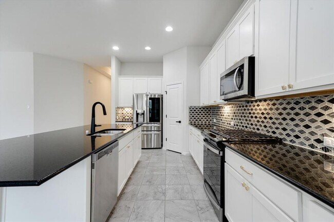 Building Photo - 117 Falkland St