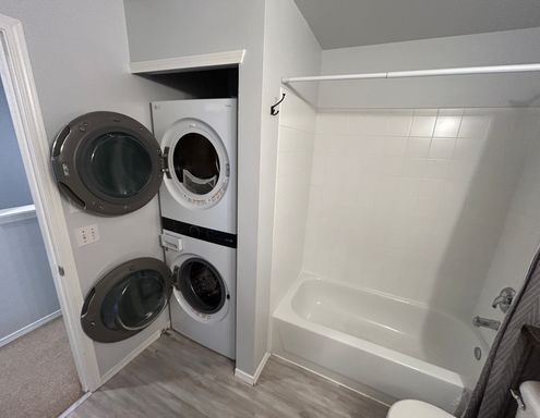 Building Photo - Gorgeous 2 bedroom 2 bath townhome available now!