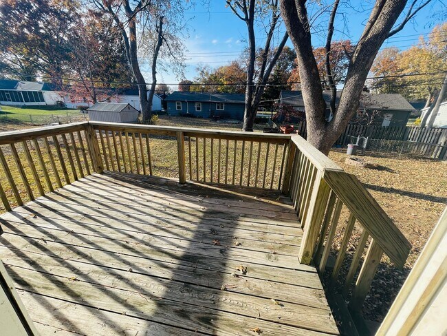 Building Photo - Stunning 3 Bedroom House with Deposit Alte...