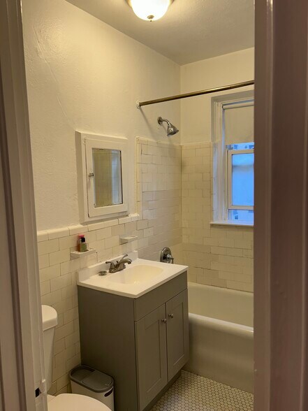 Building Photo - 53 Prospect St