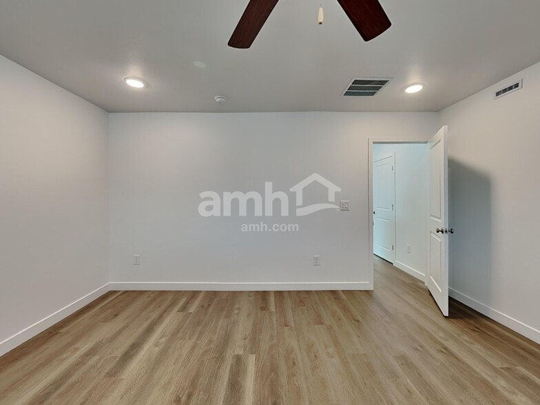 Building Photo - 4531 S 97th Dr