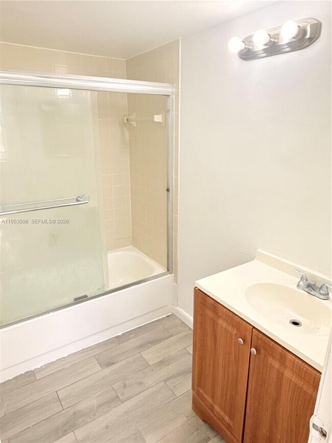 Building Photo - 210 Lake Pointe Dr