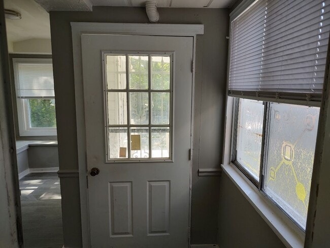 Building Photo - 4BR/2BA House- Newly renovated