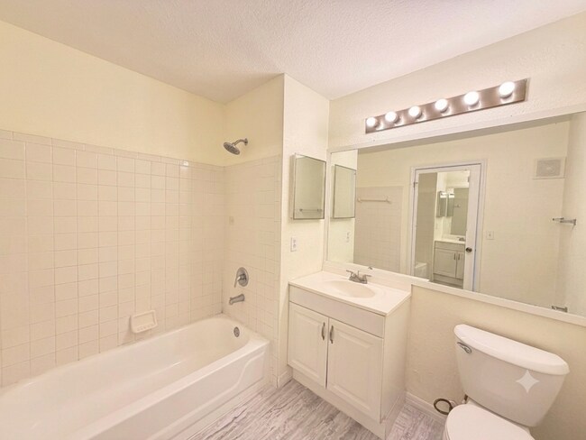 Building Photo - Condo for rent on SANDLAKE PRIVATE RESIDENCES