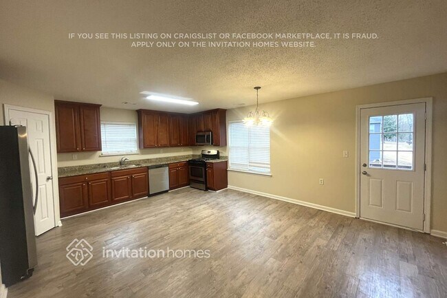 Building Photo - 471 Charles Towne Ave