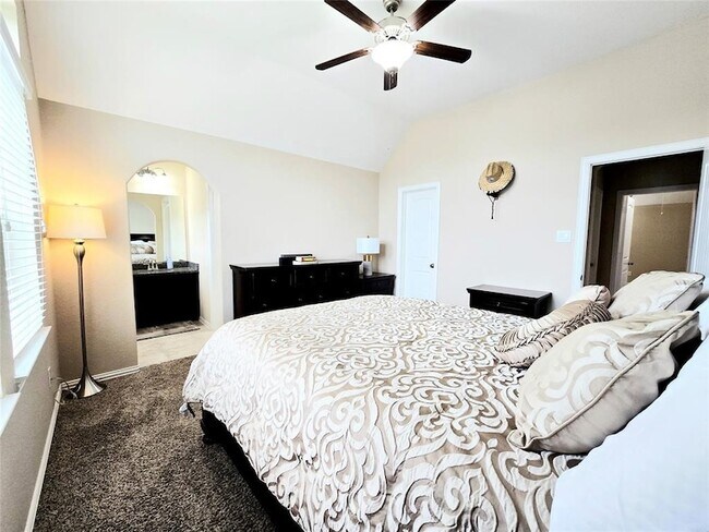 Building Photo - 21914 Avalon Queen Dr