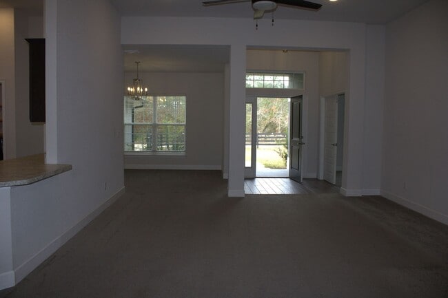 Building Photo - 4BR/2BA home available for rent in Weeki Wachee