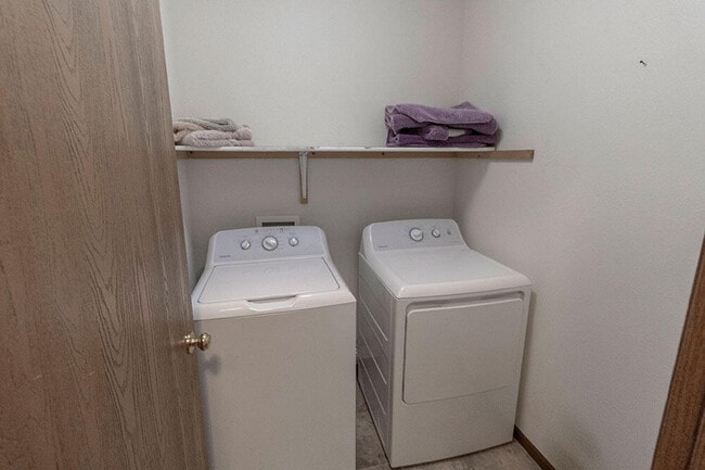 Building Photo - 1606 Typhoon Dr