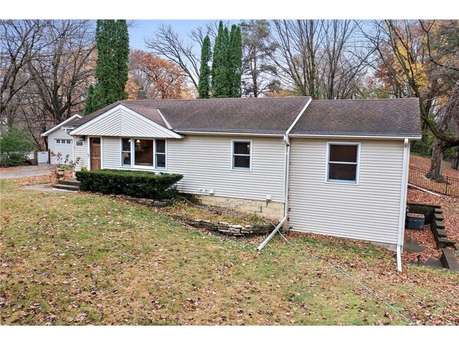 Building Photo - 15803 Sunset Rd