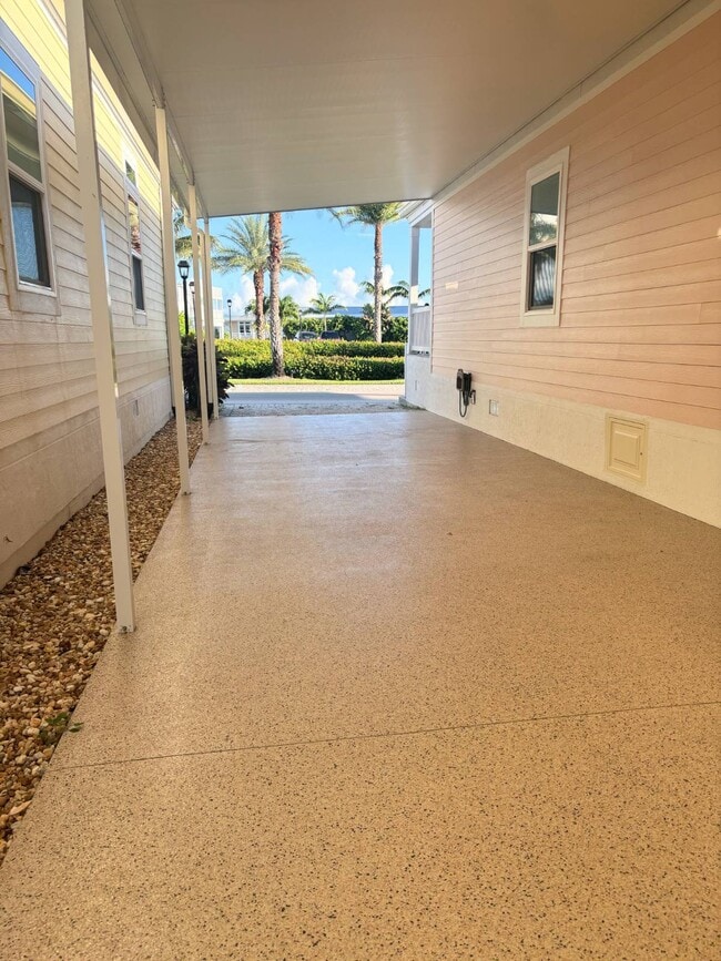 Building Photo - 209 NE Coastal Dr