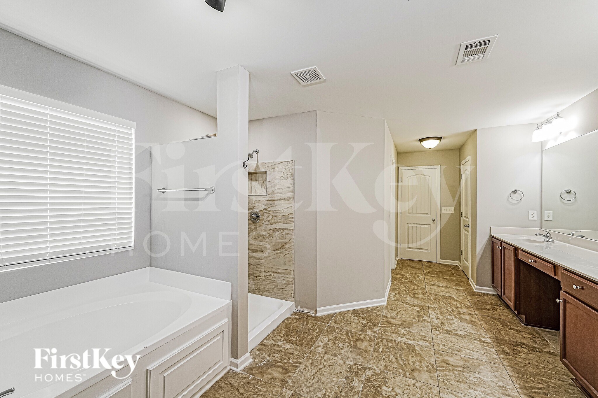 Building Photo - 113 Rosegate Dr