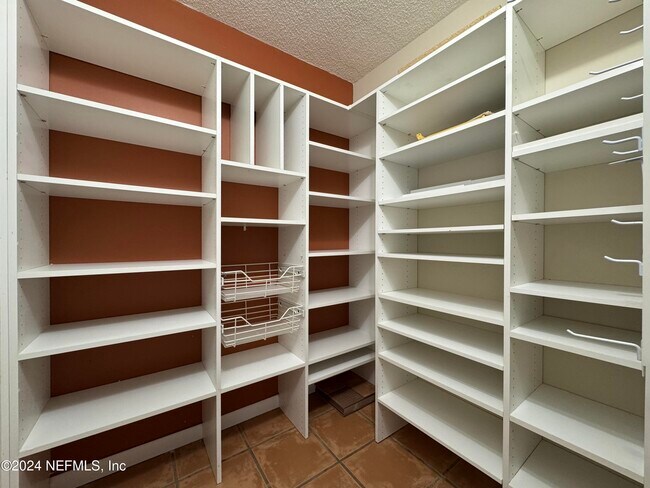 Building Photo - 6000 San Jose Blvd