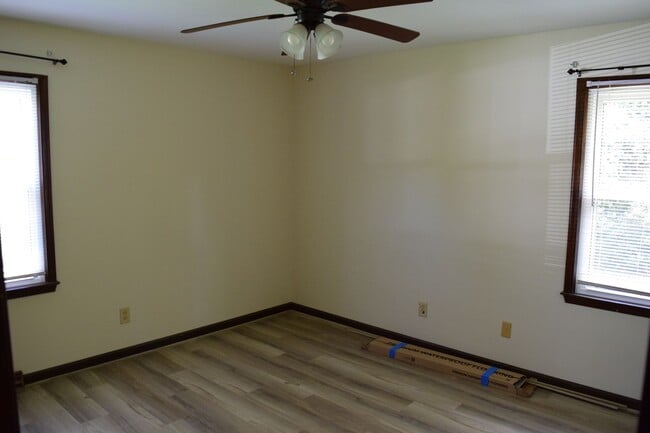 Building Photo - Midlothian - Brick Ranch with 2 full baths!