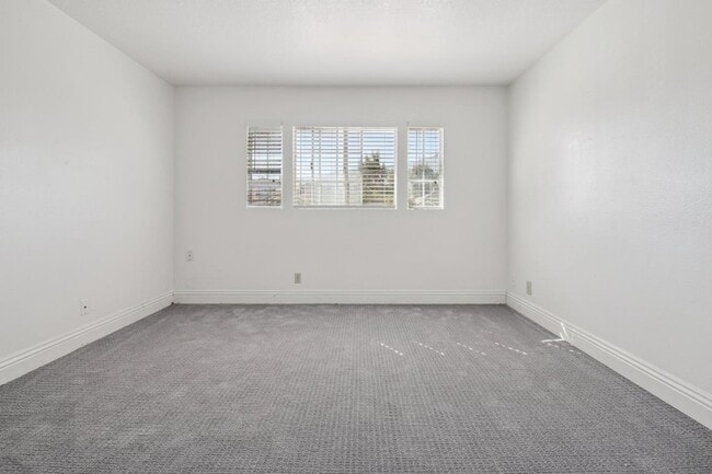 Building Photo - 3283 Braemar Ln