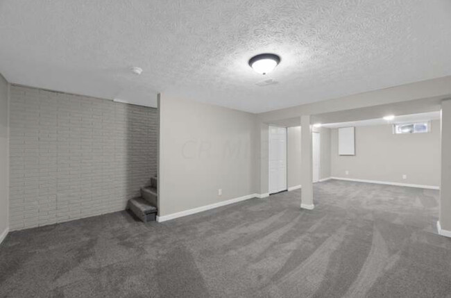 Building Photo - 2194 Rotunda Dr