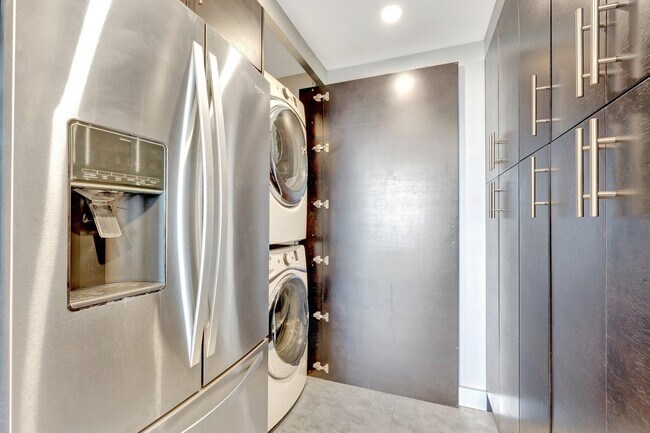 Building Photo - 859 Jeffery St