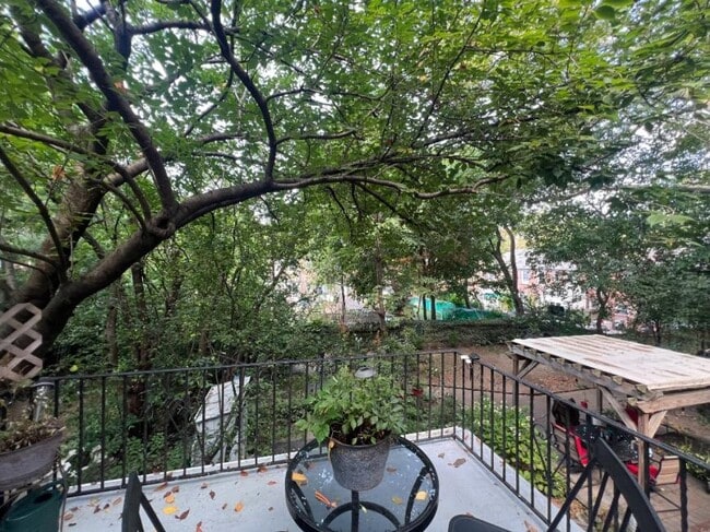 Building Photo - 2 bedroom in SUNNYSIDE NY 11104