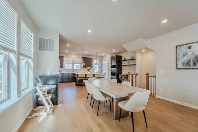 Building Photo - 813 Sawback Sq NE