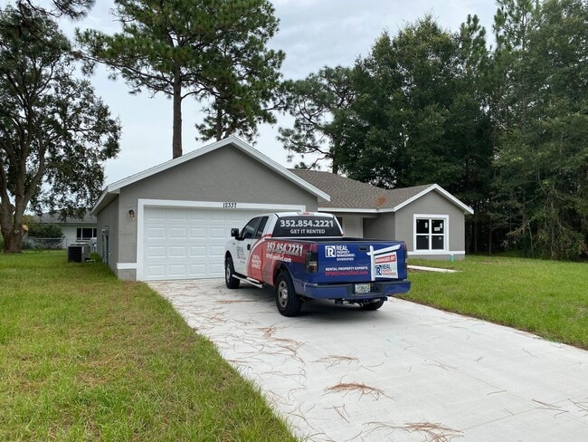 Building Photo - Custom Home - Desirable SE Belleview Neigh...