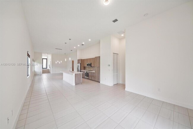 Building Photo - 7635 NW 103rd Pl