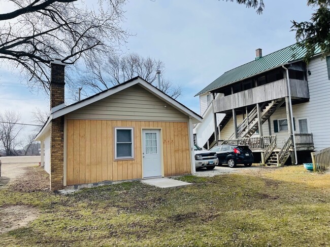 Building Photo - 14890 W Russell Rd