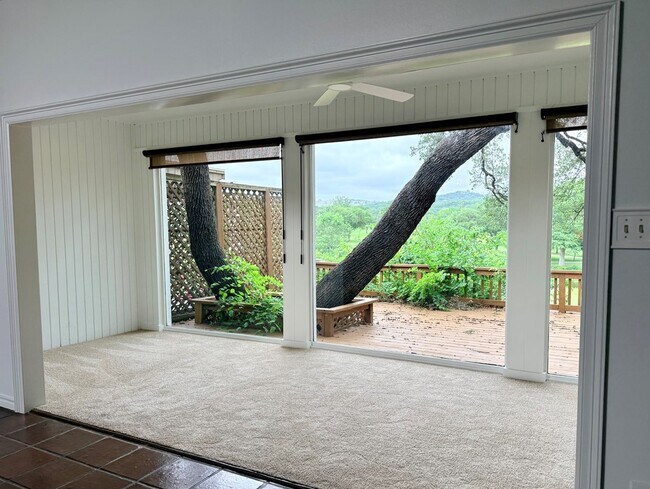 Building Photo - 511 Fairway Dr