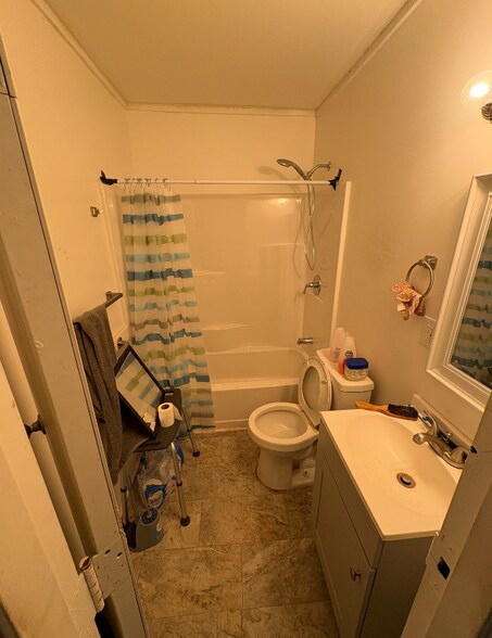 Building Photo - 1204 Evergreen St