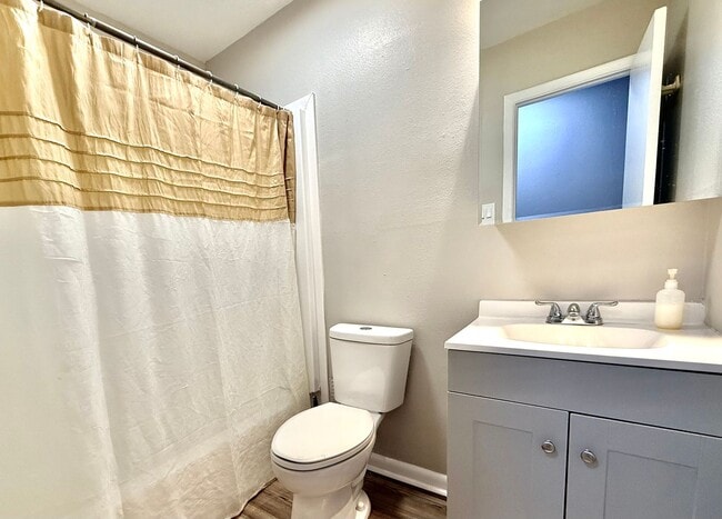 Building Photo - Fully Renovated & Furnished 3BR/2BA Duplex in Southgate – WiFi & Lawn Care Included