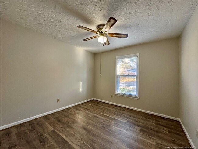 Building Photo - 389 Conifer Dr