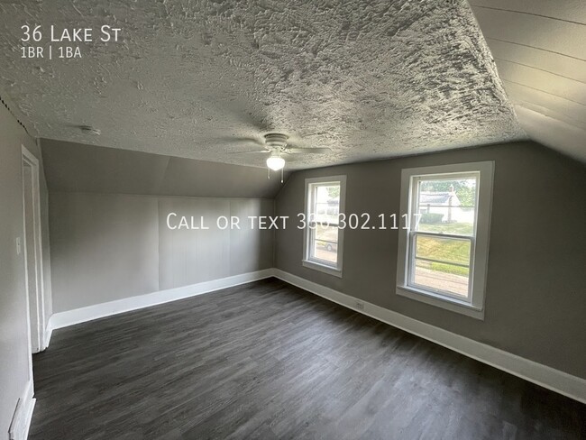 Building Photo - One bedroom one bathroom 2nd level apartme...