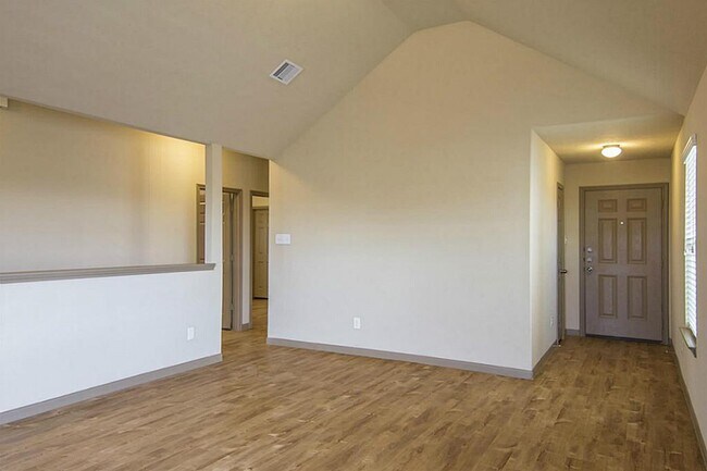 Building Photo - 5750 Kyle Cove Dr