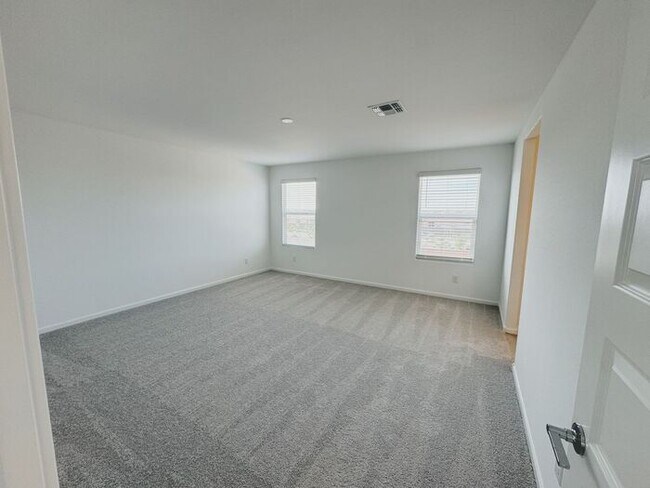 Building Photo - MOVE IN SPECIALS!! 15 DAYS RENT FREE!! New 5-Bedroom Home in Phoenix with Upgrades!