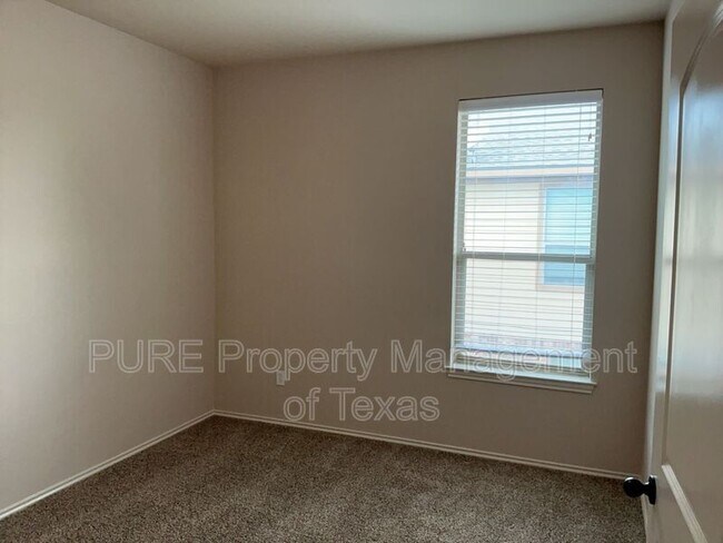 Building Photo - 124 Holly St