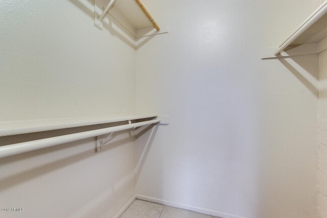 Building Photo - 4410 N Longview Ave