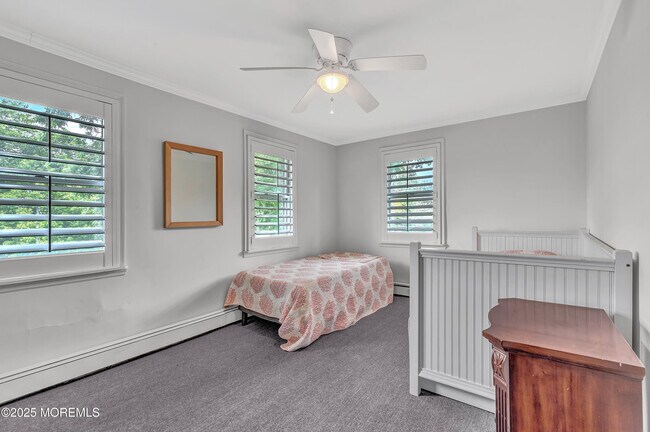 Building Photo - E370 E Main St