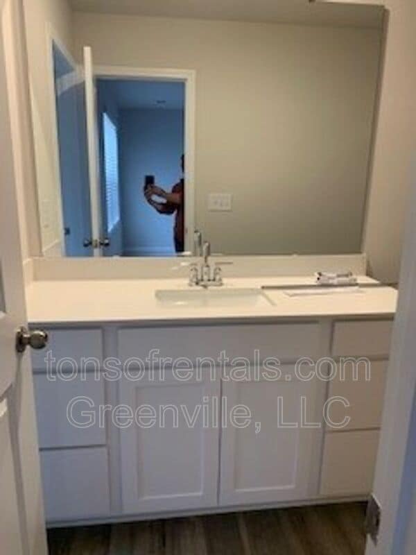 Building Photo - 413 Mopar Ln