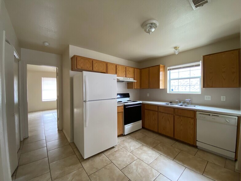 Building Photo - 4302 Sylvia Dr