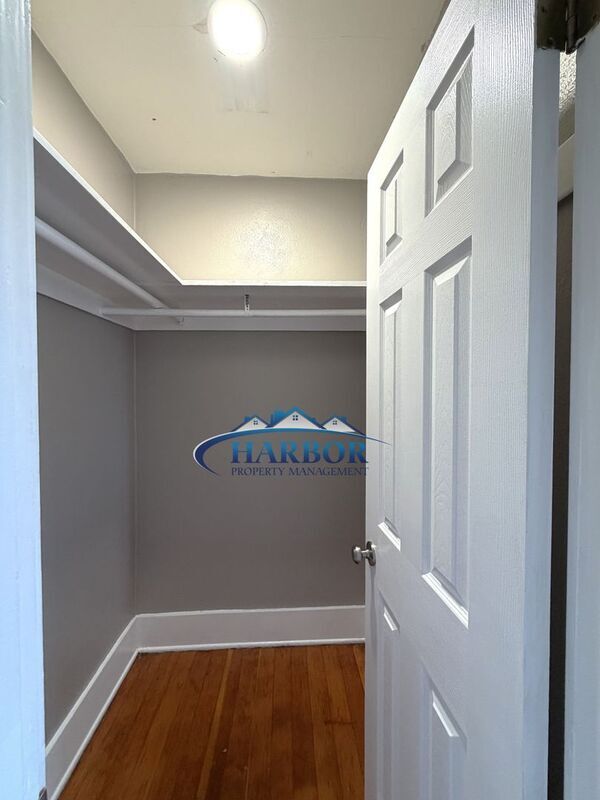 Building Photo - 1517 S Walker Ave
