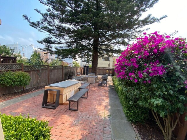 Building Photo - Gorgeous Richmond Home w/Deck and Yard