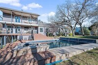 Building Photo - 2100 Daisy Ln