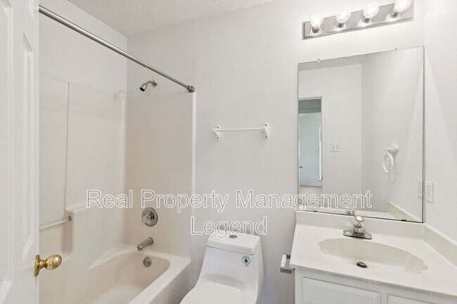Building Photo - 10971 Castle Dr