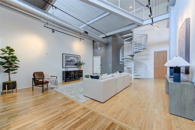 Building Photo - 1312 Live Oak St