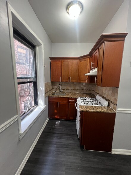 Primary Photo - 449 Mt Prospect Ave