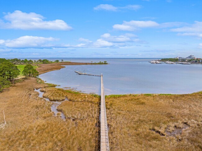 Building Photo - 8983 Heron Walk Dr