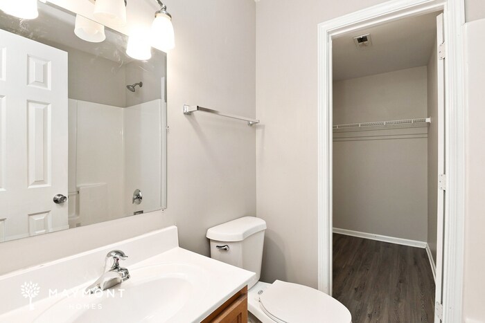 Building Photo - 907 Tennyson Dr