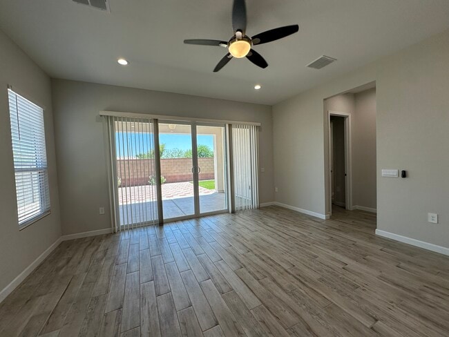 Building Photo - 10319 W Harmony Ln