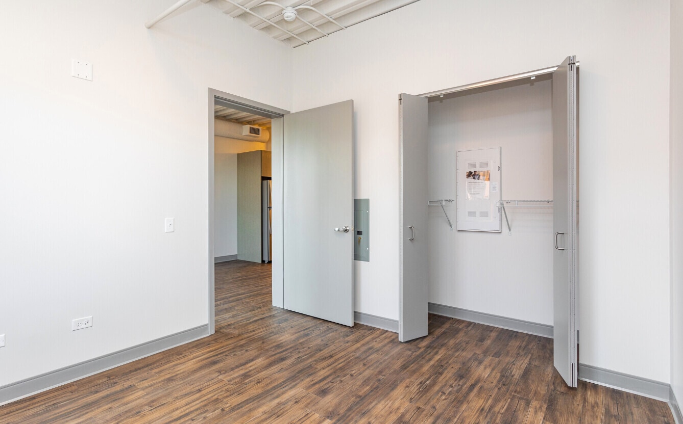 Building Photo - 971 W Dakin St