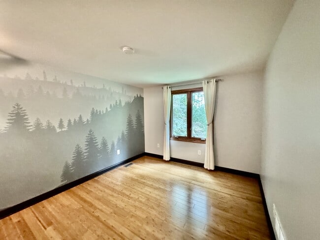 Building Photo - 5160 Orchard Crest